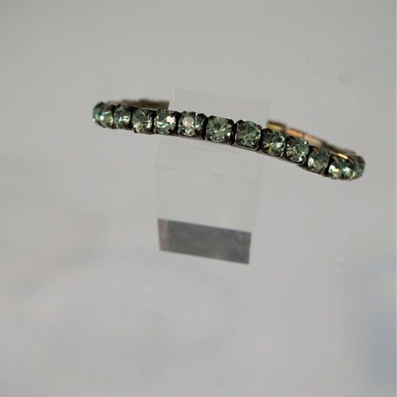 Sparkling Green Glass Stretch Bracelet - Picture 4 of 4
